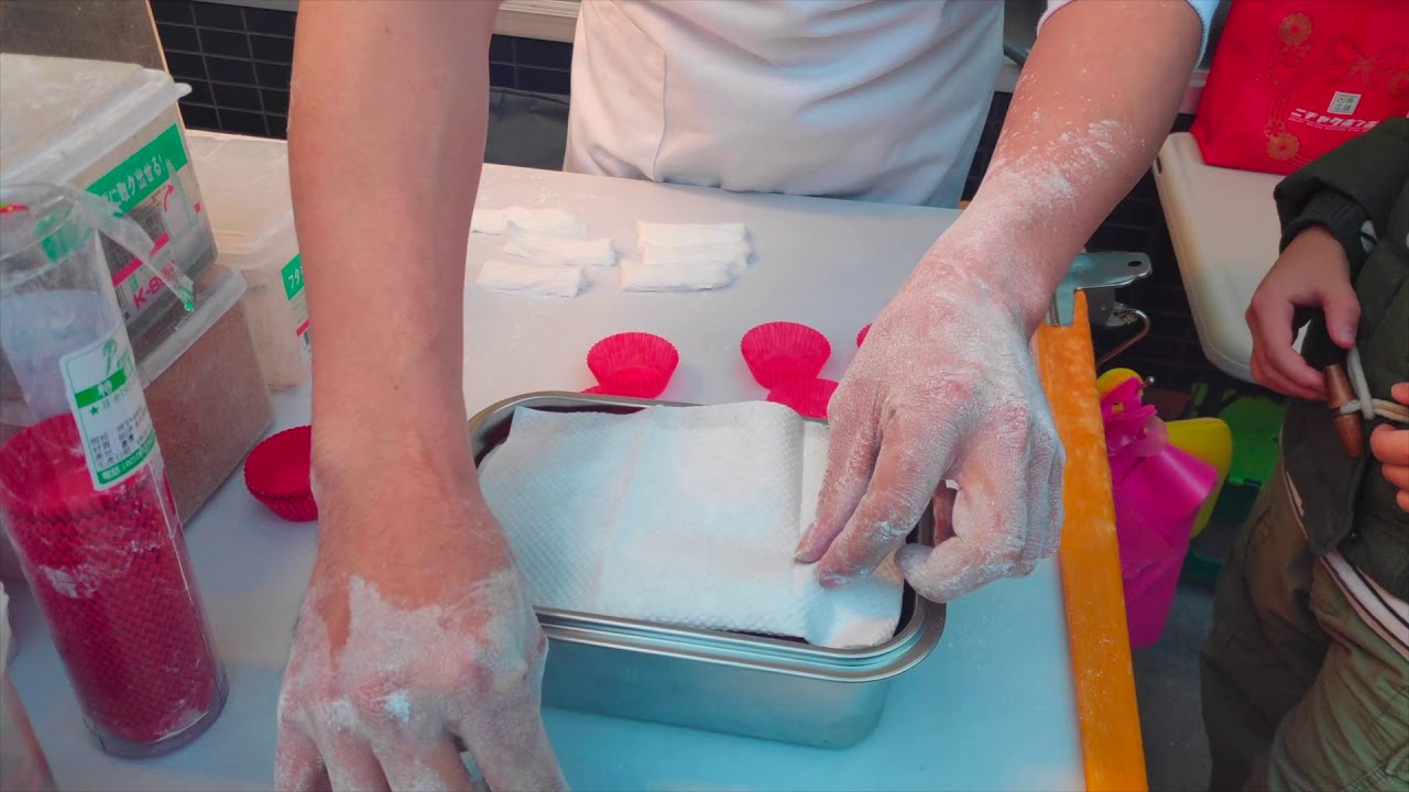 [ 夜市美食 ] 逢甲夜市【糖品家】龍鬚糖 白糖蔥！神奇拉糖技巧 | Amazing Dragon Beard Candy Making Skill!