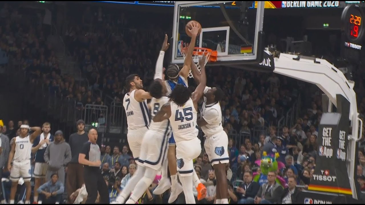 Anthony Black with the dunk-of-the-year candidate as he dunks on 4 guys in transition