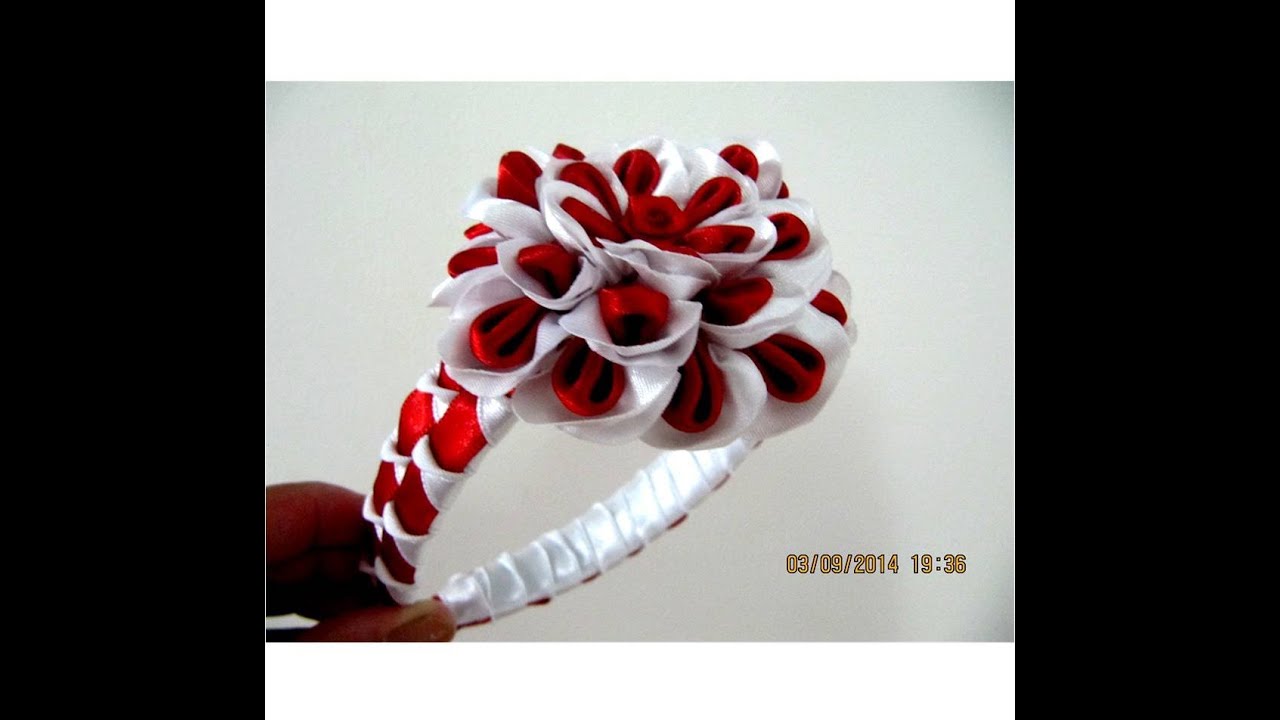 Flores blancas rojas en diademas con cuadros y relieves en cintas para el cabello