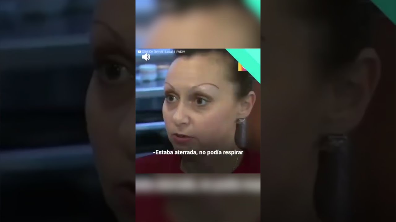 Mesera se ahoga con las sobras en un restaurante #shorts