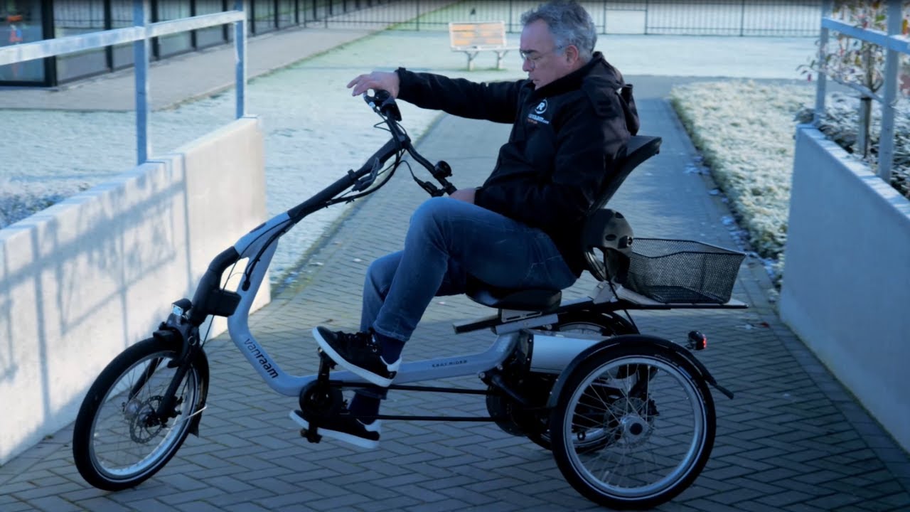 Hoe draai je een driewieler op een helling?