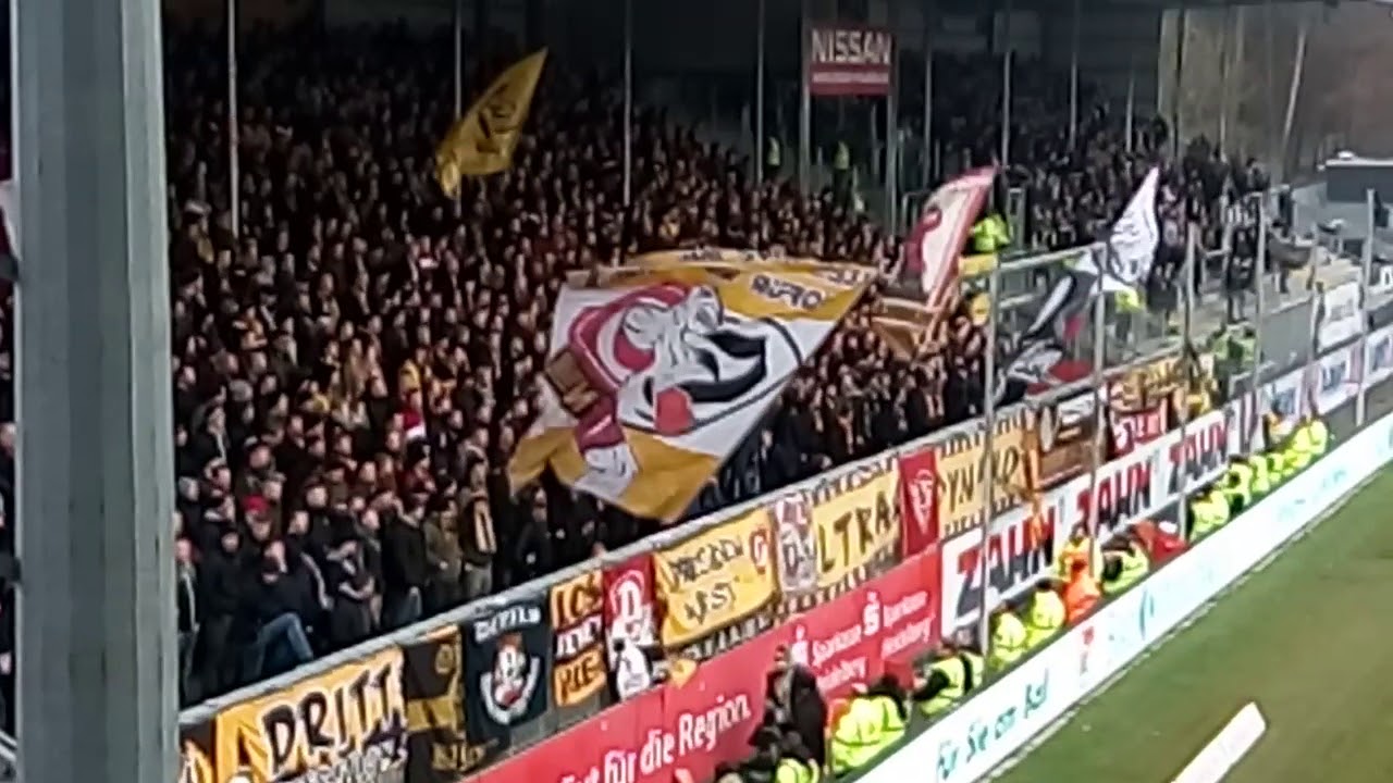SV Sandhausen vs Dynamo Dresden , Fans , Auf Dynamo