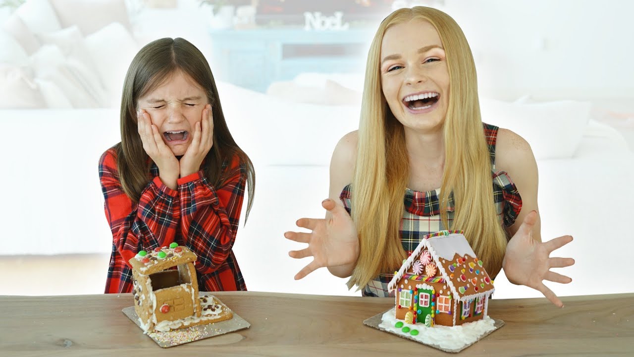 GINGERBREAD HOUSE CONTEST!! Mia vs Sienna | Fizz Sisters