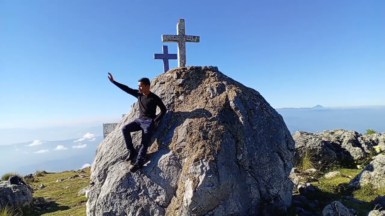 cantante Horacio Aguilar cantó para cumpleaños