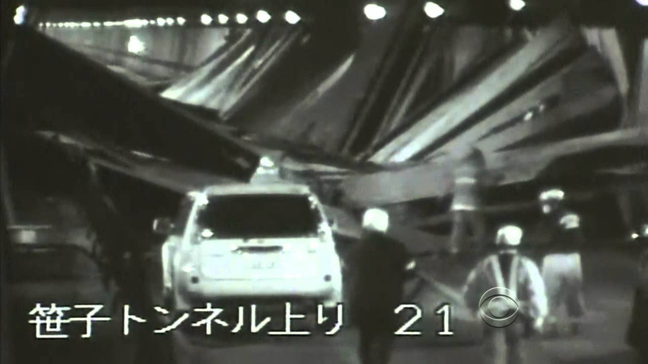 Highway tunnel collapses in Japan