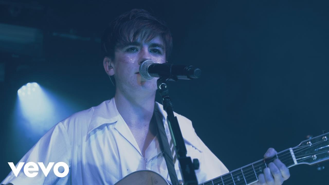 Declan McKenna - Listen to Your Friends (Live)