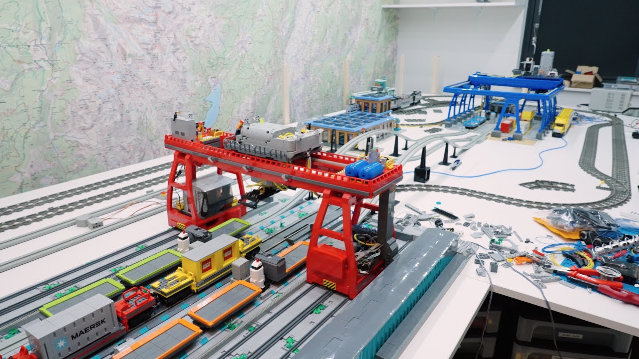 Automated container terminal WIP E56:  flawlessly working red crane!