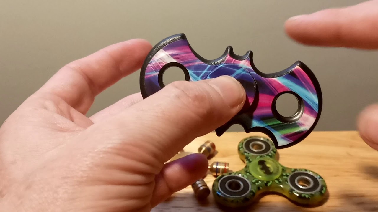 FIDGET SPINNERS REVIEW. BATMAN AND METAL PISTON FIDGET SPINNER.