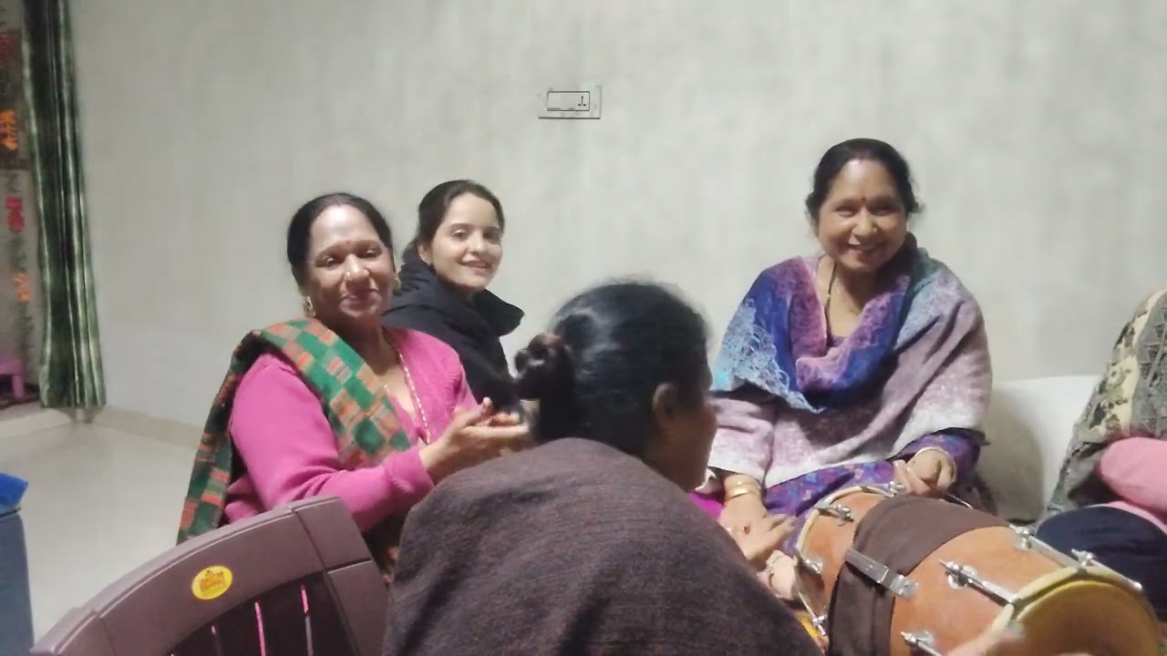 Koi mere banjare ke hath Racha do Mehandi geet