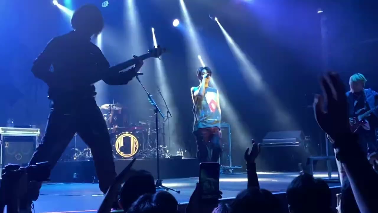ONE OK ROCK - Taking Off (Barcelona, Spain) 3/07/23. Luxury Disease Tour