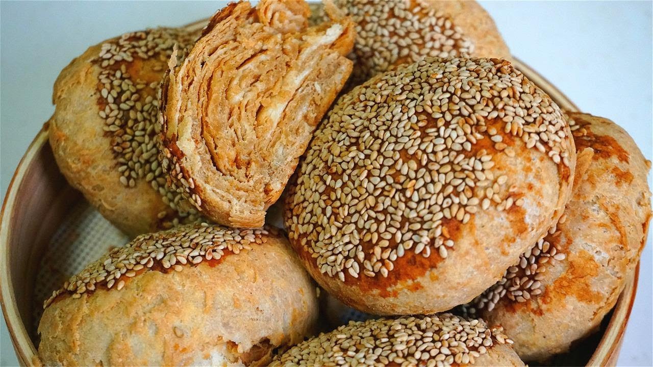 家庭版芝麻酱烧饼，一层酥香一层咸甜，外皮酥脆芝麻飘香，解馋【美食二哈】