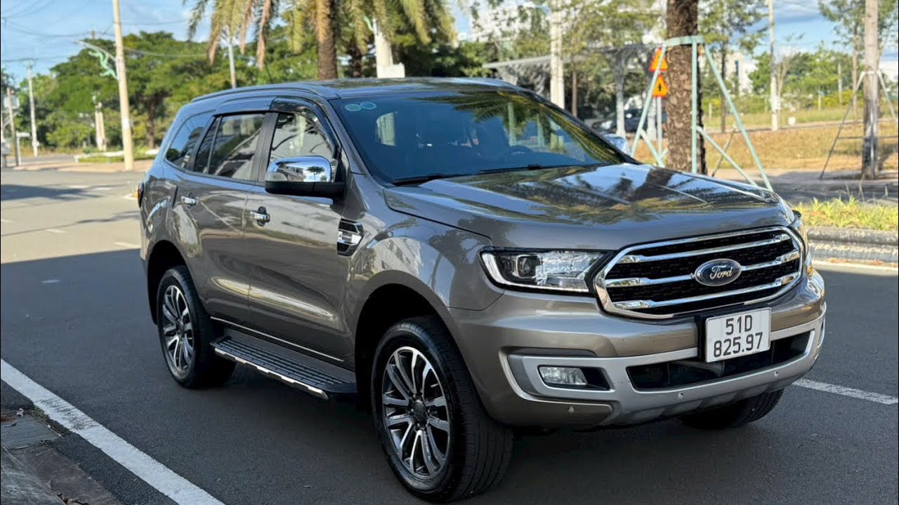 Ford Everest 2019 Titanium rất mới.1 chủ mua mới từ đầu Liên Hệ 096 488 1021 em Sanh Da Ngăm