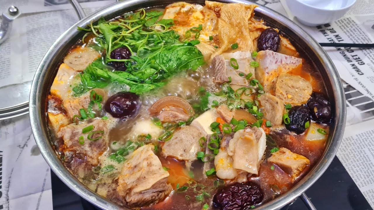 Lẩu bò món ngon đãi tiệc đơn giản cho gia đình.