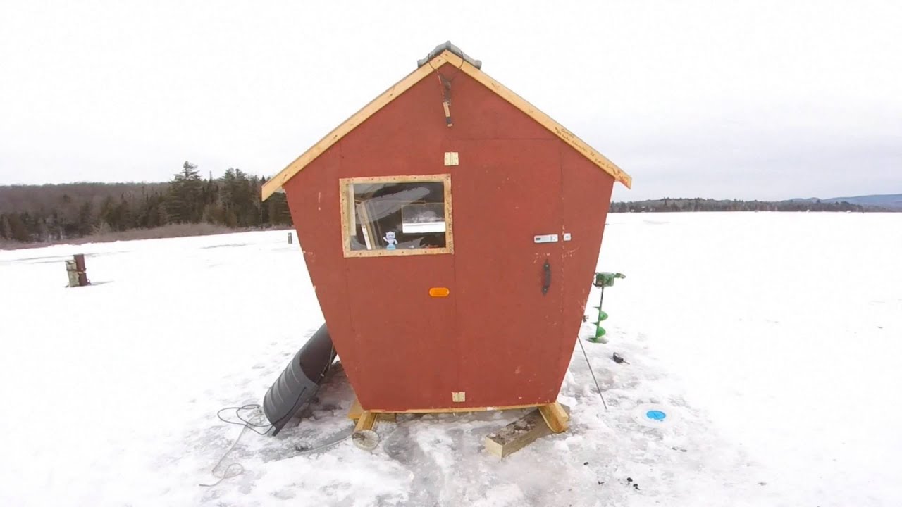Ледяная хижина с самодельной дровяной печью