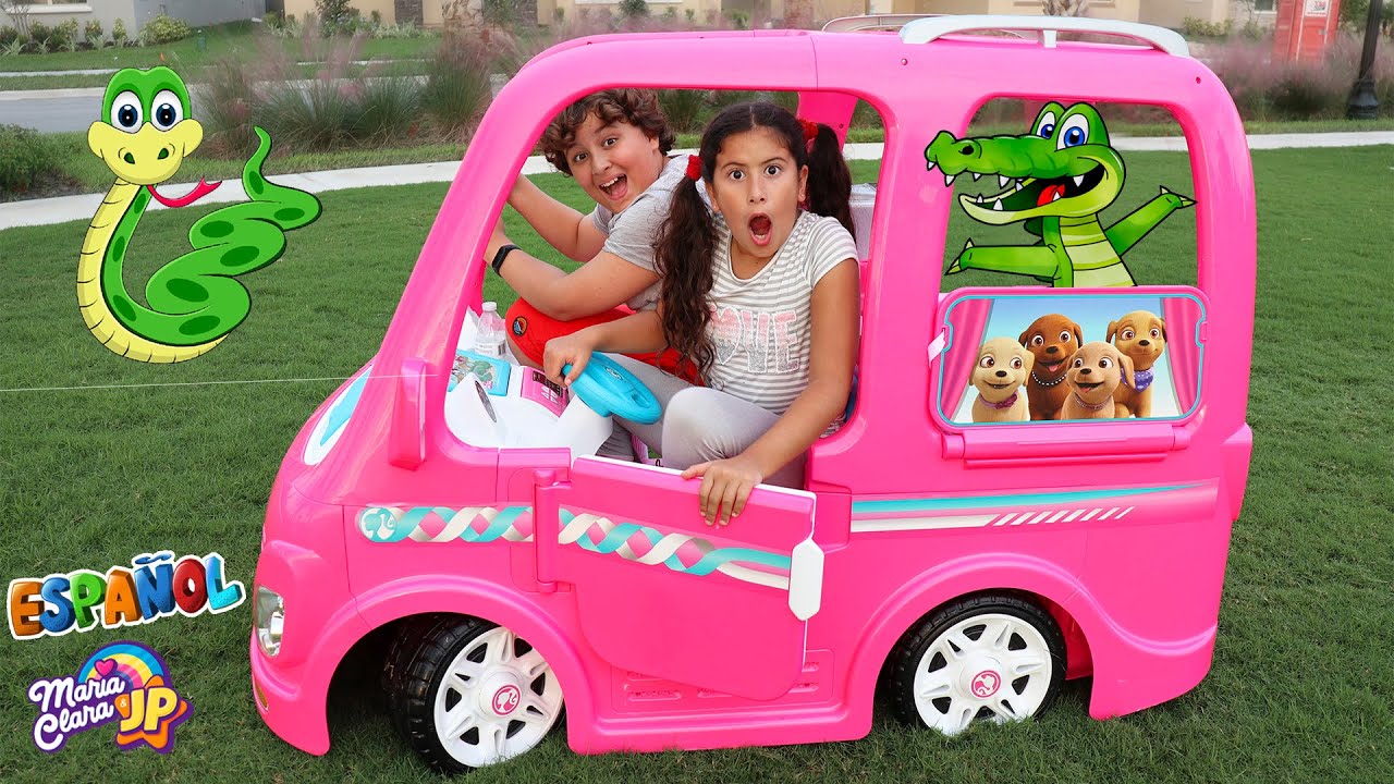 &iexcl;Maria Clara y JP pasean en el coche de juguete para un picnic radical! &hearts; Barbie car Camping