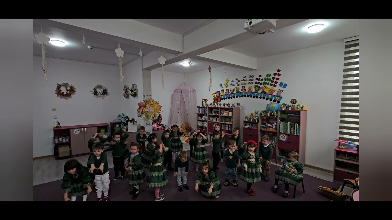 Surpriză pentru mămici - Grupa mică ”STELUȚELE”
