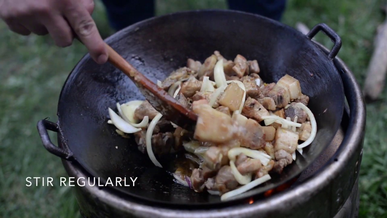 Gurkha style outdoor pork curry 'Messing'