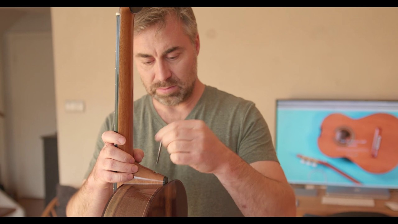 Traveling Classical Guitar – How it works.