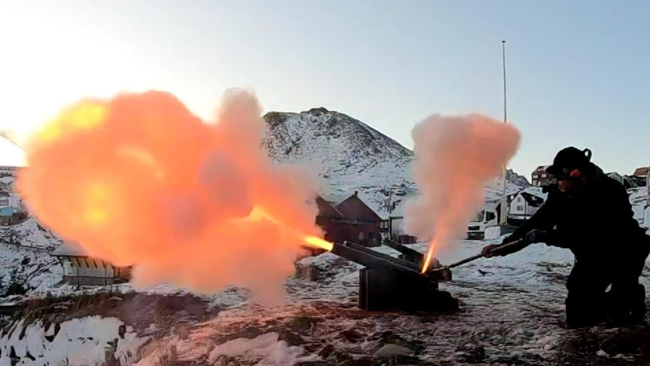 Tasiilaq 2019 - Salute for last cargo vessel