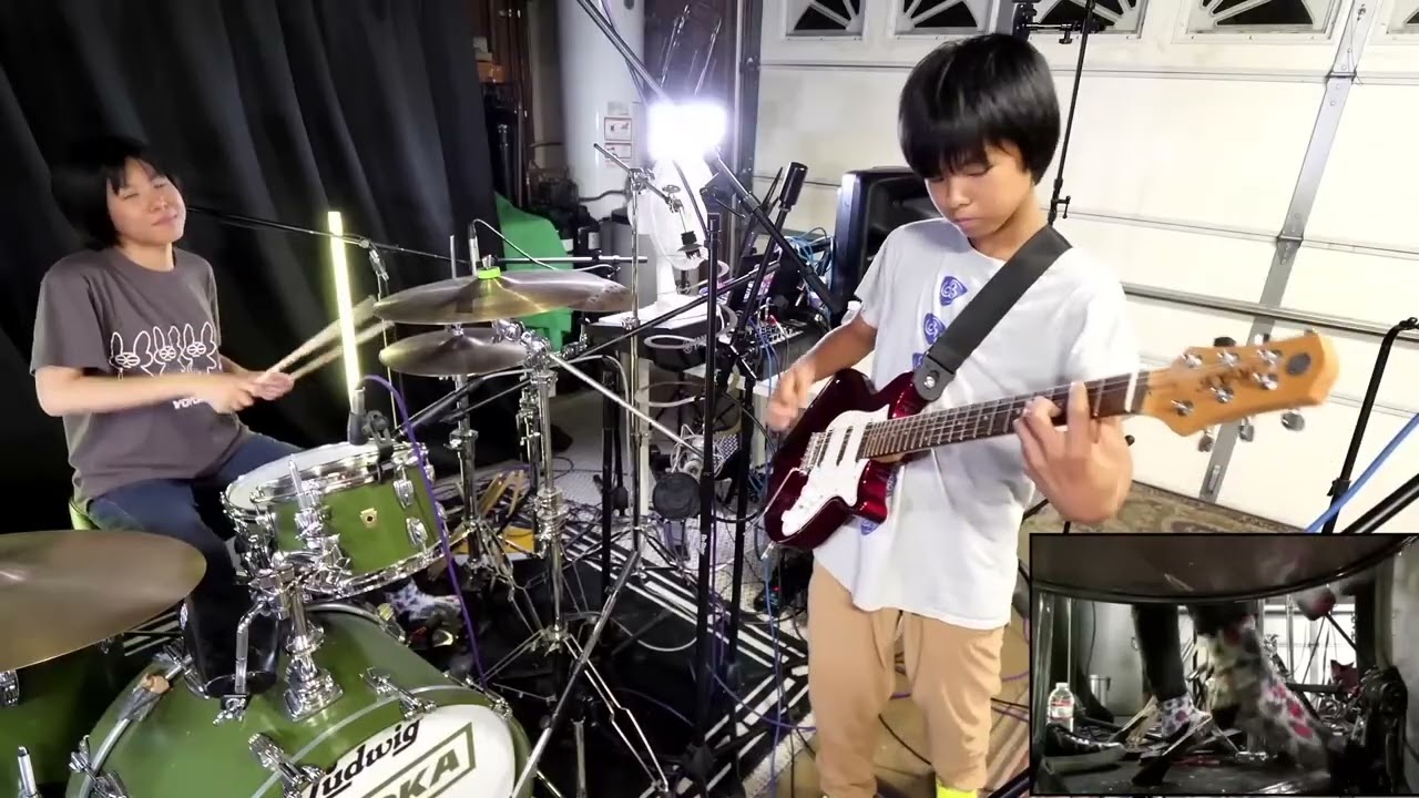 Thunderstruck with the Family — AC/DC (Live Stream Cut)
