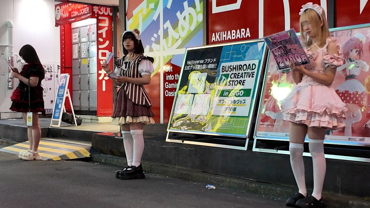 Akihabara - Girls are lined up on the street [Night walk-4K] (June 24, 2025)