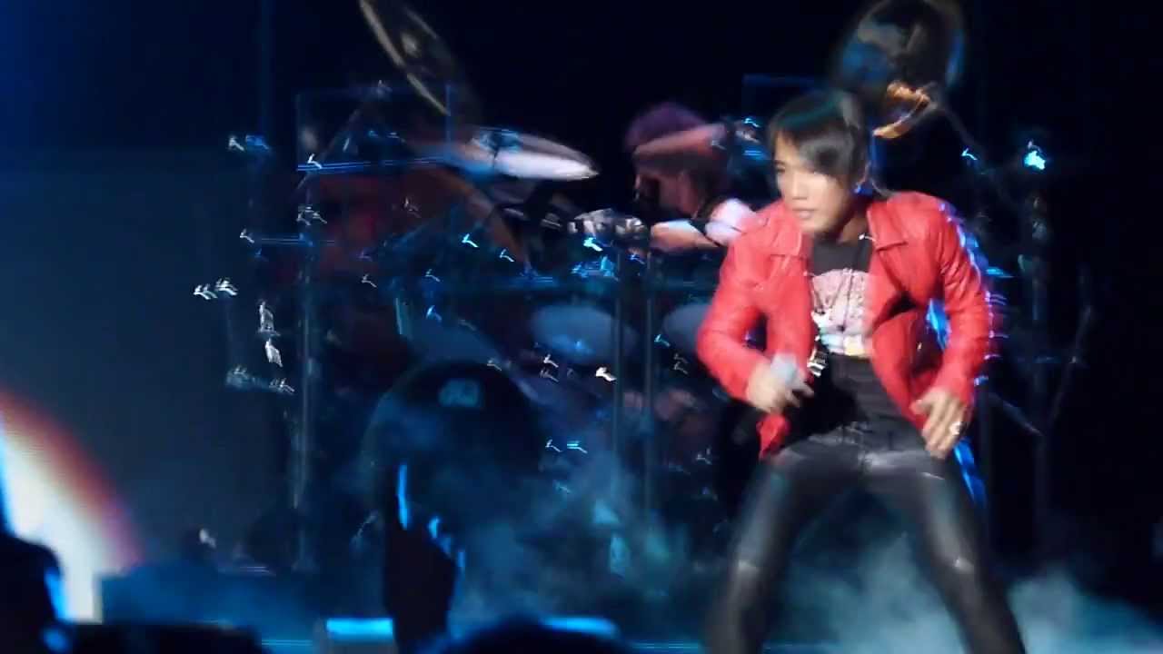 Separate Ways - Journey live at Wembley Arena - 06.04.11