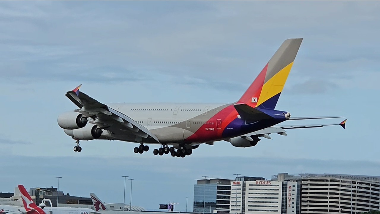 35 BIG AIRCRAFT Landings at Sydney Airport 