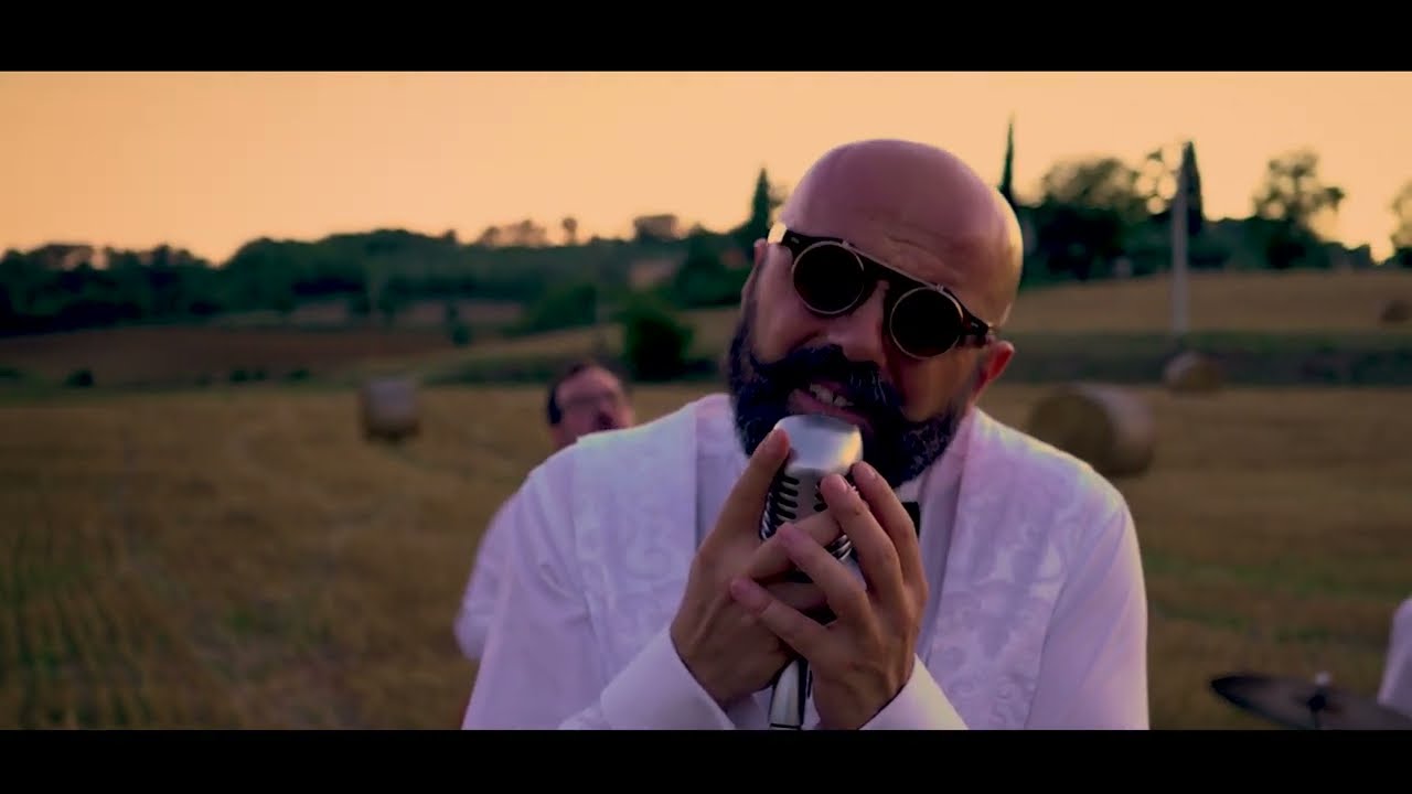 Nel Blu dipinto di Blu - Swing Version in Toscana