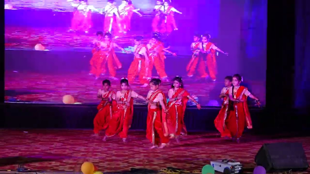 Presenting second standard girls a beautiful lavani Dance🤩😊