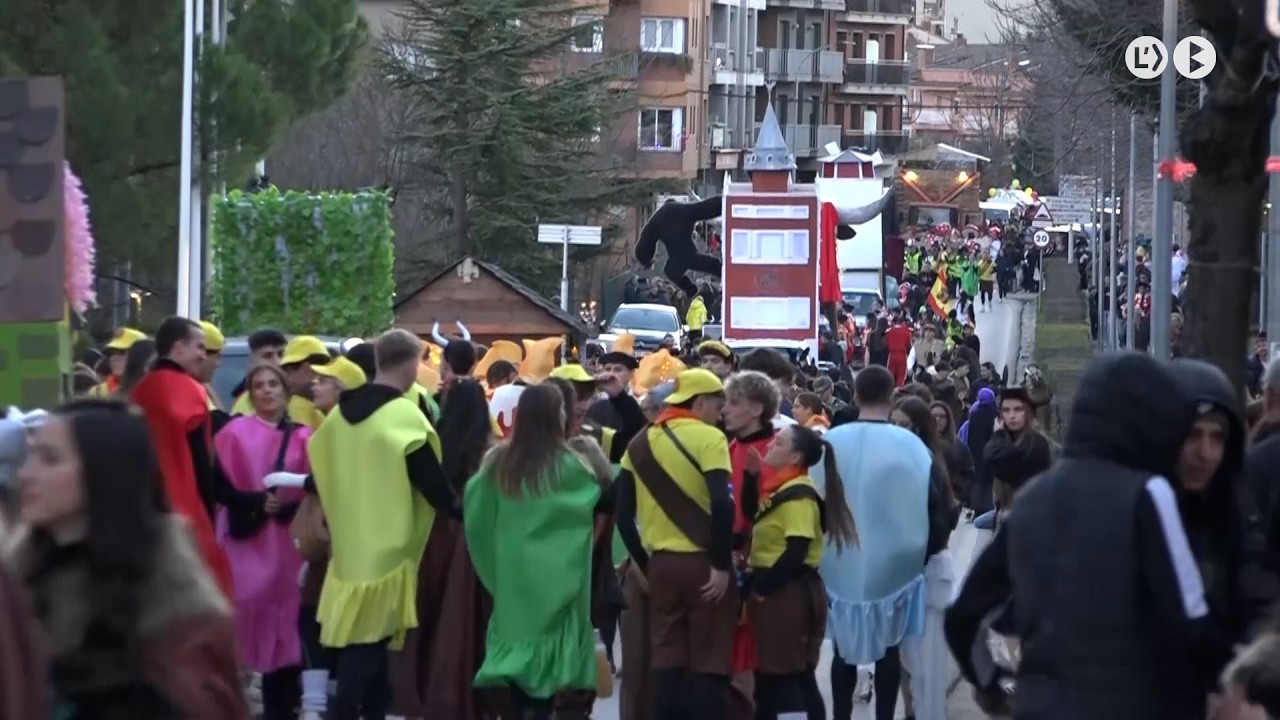 El vent obliga a ajornar la rua de Carnaval, però la majoria surten al carrer
