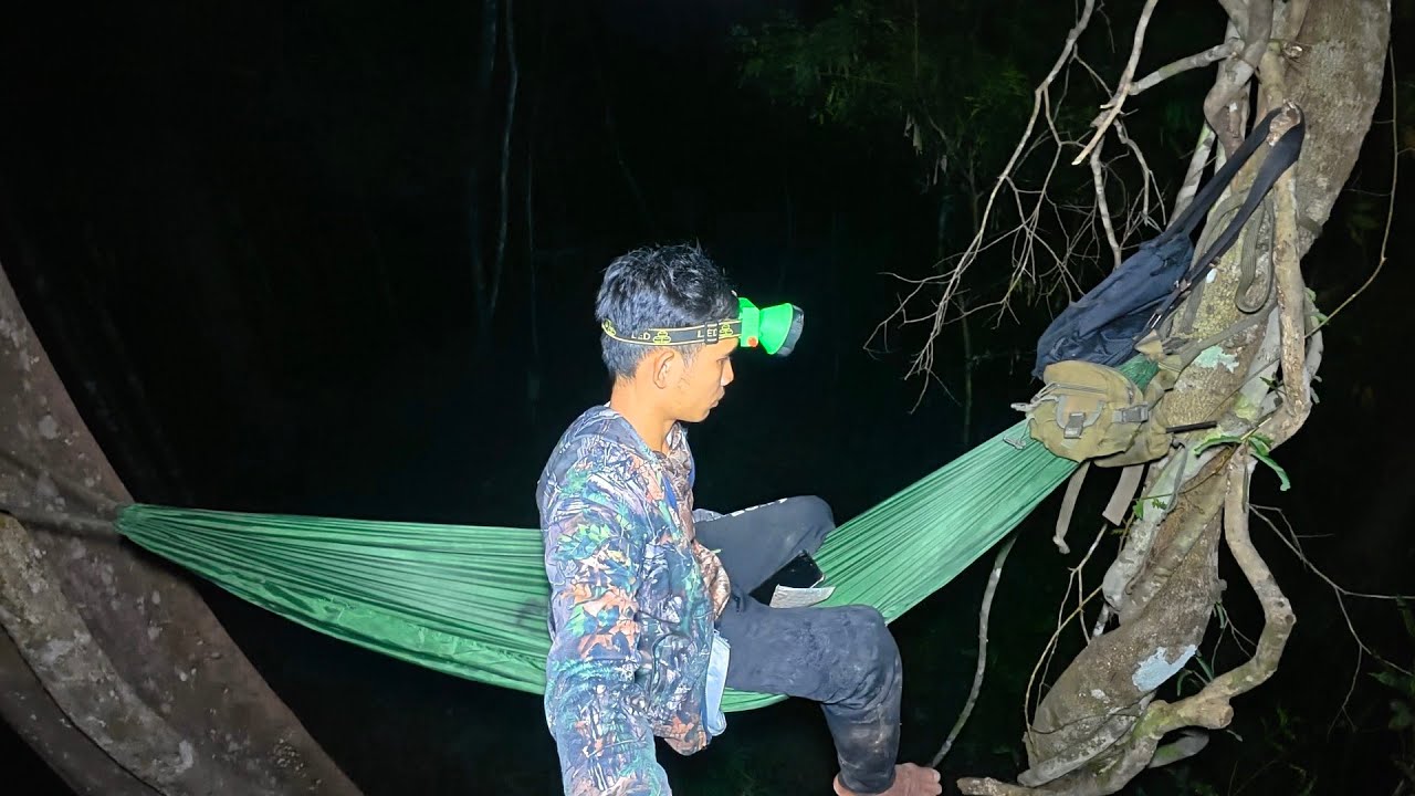 นั่งห้างหมากกะบก//ນັ່ງຫ້າງຫມາກກະບົກ Hieng บ่าวเฮียง คนหากิน 