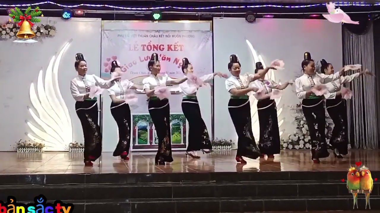 Chị em phụ nữ đính huông múa hát xuôn về bản em 👍💯