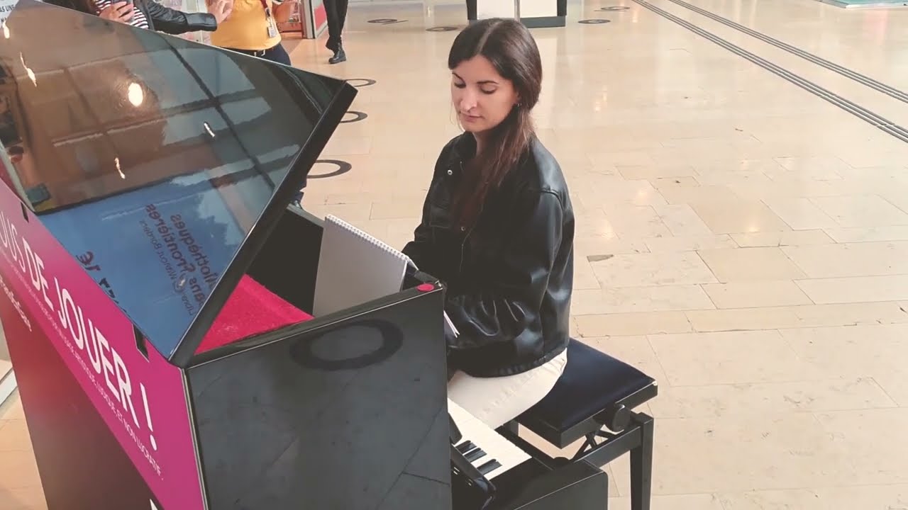 Gnossienne no1 - Satie - 10 ans piano en gare | Grenoble