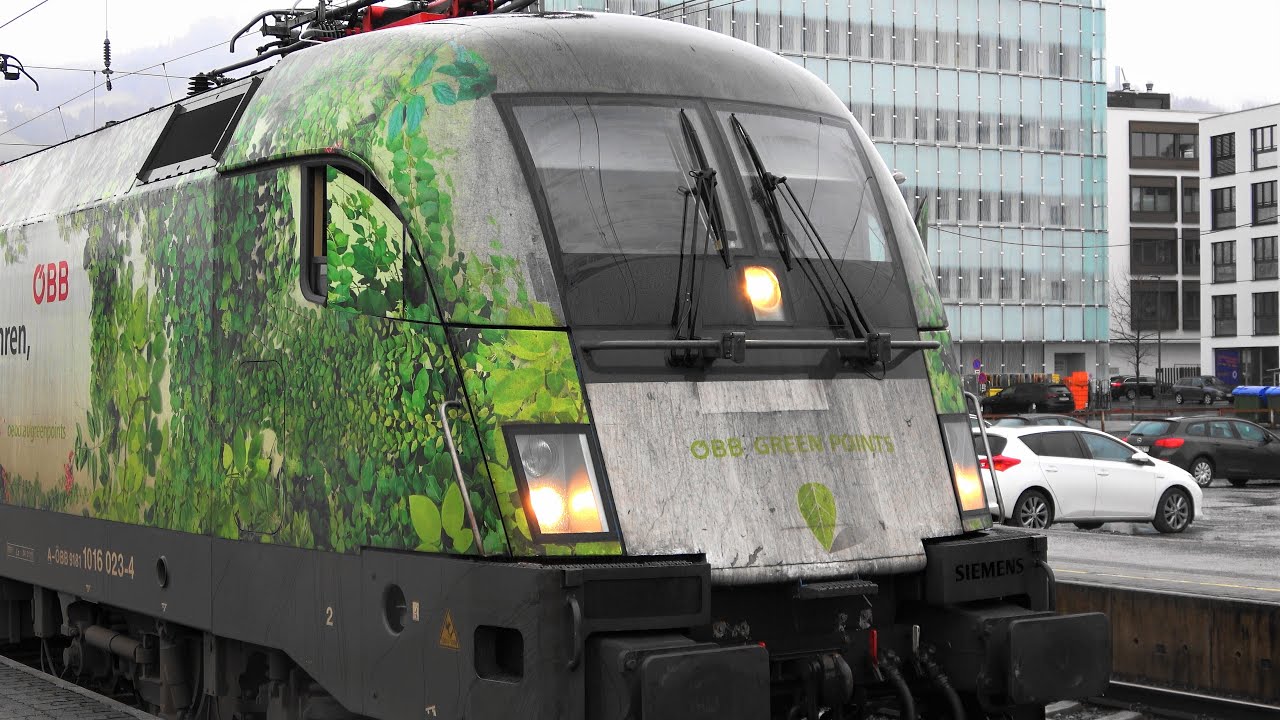 Bahnhof Dornbirn im🌧 : IC 119 Bodensee m. Green Points-Lok, Güterzüge begegnen sich, Steinbach-Lok