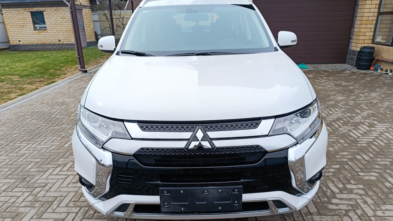 MITSUBISHI OUTLANDER 3 в комплектации Enjoy 2022 г из ОАЭ в продаже