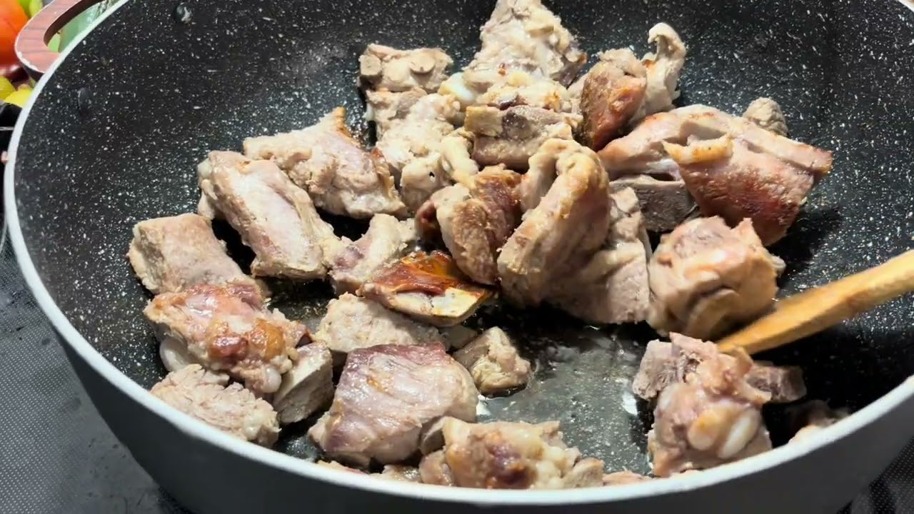 Deliciosas costillas de puerco con salsa verde 