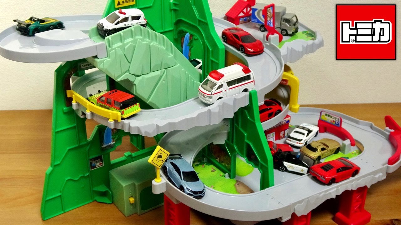 予想以上に楽しかった！トミカ トミカアドベンチャー トンネルくぐって！やまのぼりドライブ スペシャルトミカ付き メルセデスベンツ Gクラス ぐるぐる回りながら山を爆走して降りてくる！