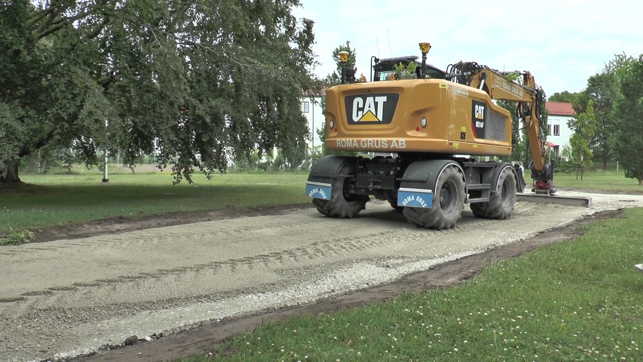 Scania levererar asfalt  2 st Cat grävmaskiner en ny M315F och en M314F och en lastare Volvo L70E vi