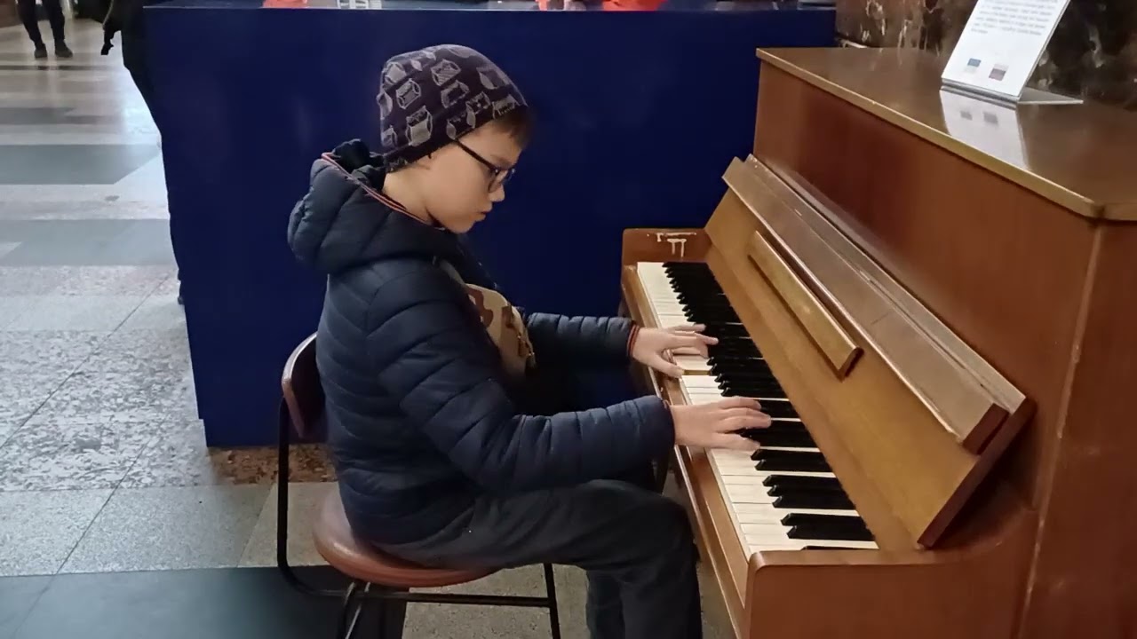 Amélie - Comptine d'un autre été (Piano Cover) | 5:30 AM Kyiv Railway Station