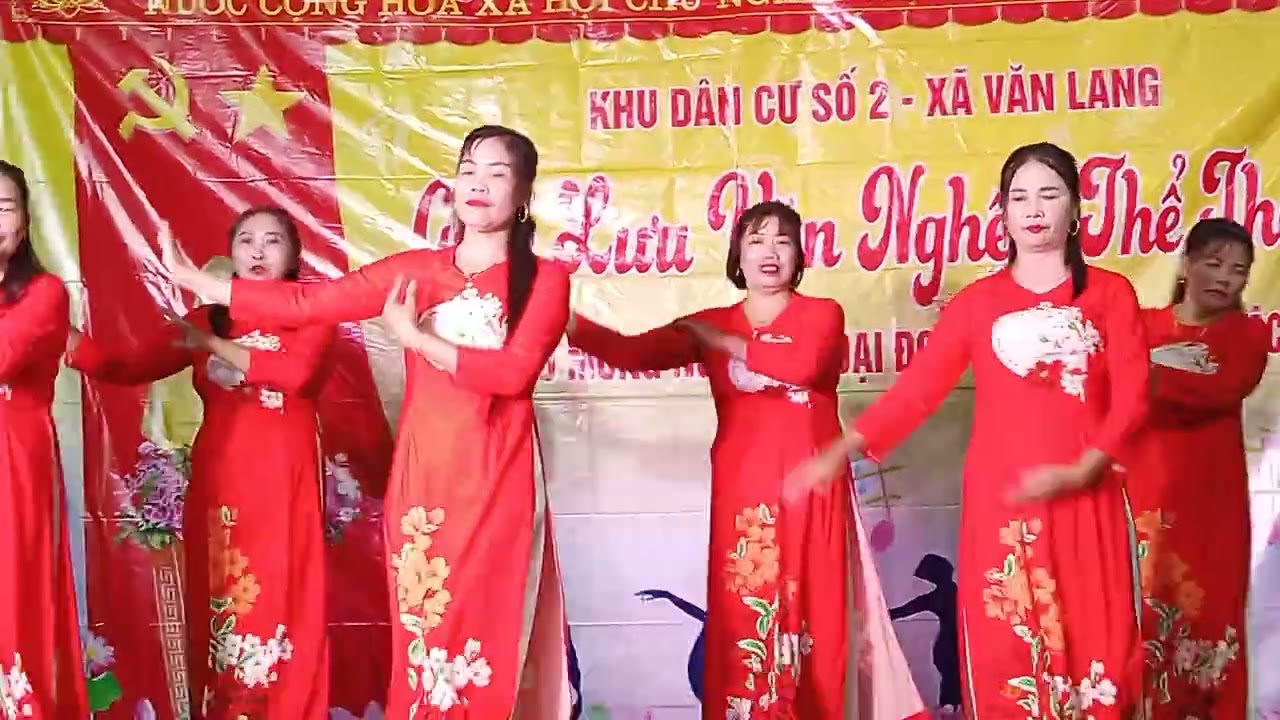 giao hưu Văn nghệ ch&agrave;o mừng ng&aacute;uy đại đo&agrave;n lết  năm 2024 chu 2 xă văn hang