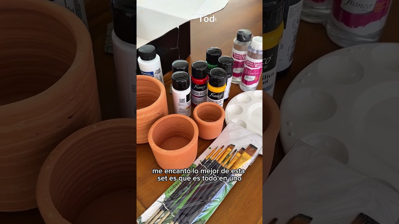 ¿Sabías que pintar también es terapia? 🧘‍♀️🎨Pinta tus materas usando este kit de pinturas