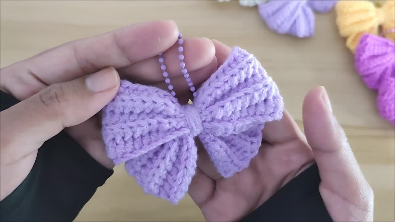 Tutorial Gantungan Kunci Rajut Bentuk Pita