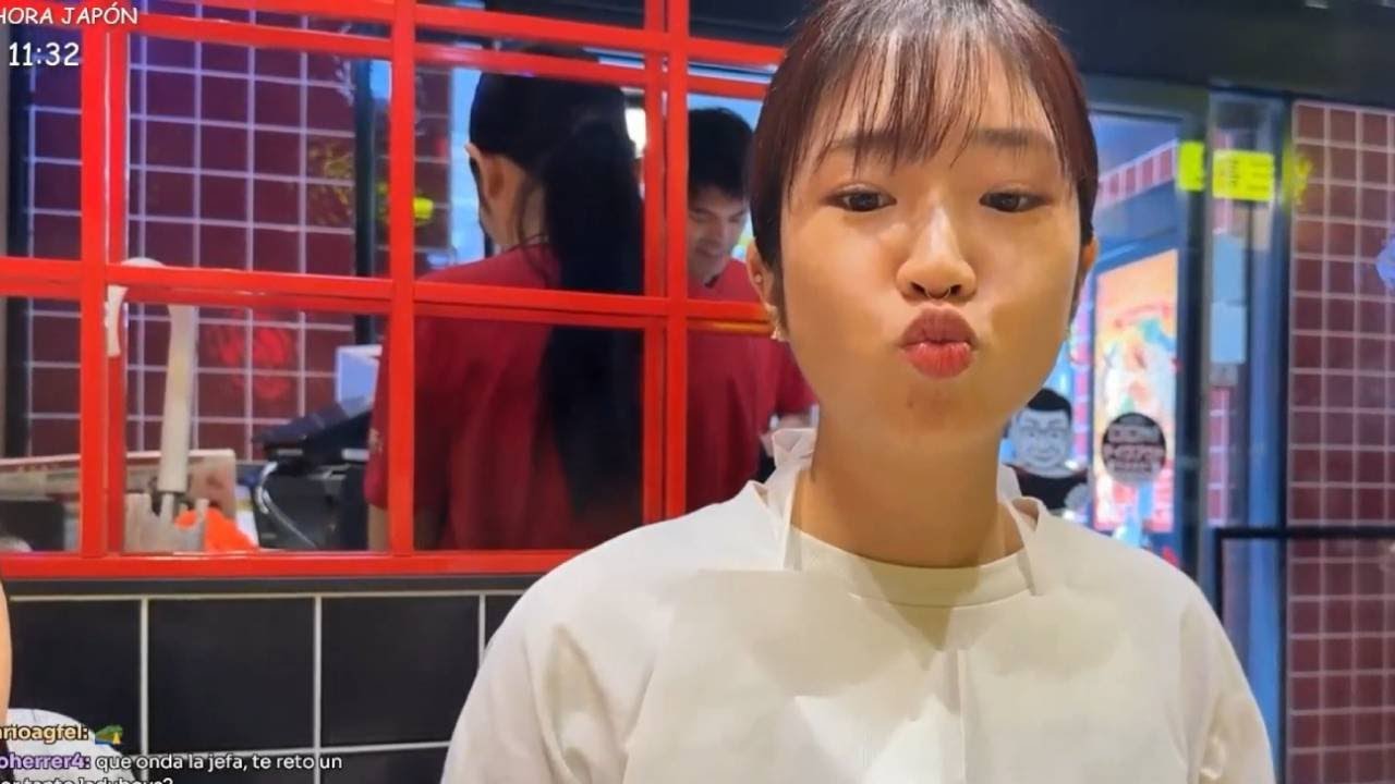 NAO LANZA UNOS BESOS A ARU POR ESTO...