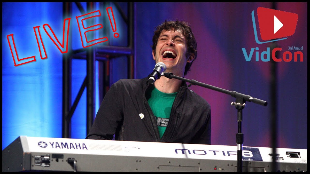 TOBUSCUS!!! SIDEBURNS SONG & DRAMATIC SONG LIVE PERFORMANCE - VidCon Adventures