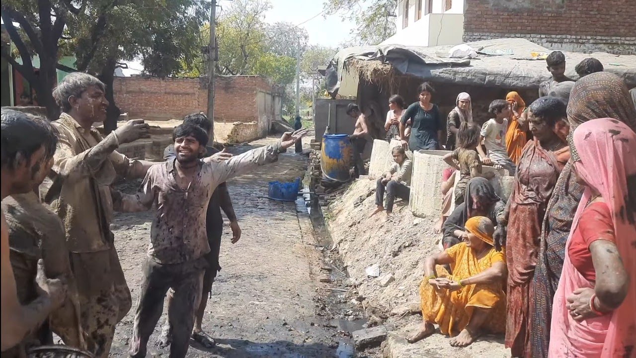 होली 🫟🤣🤣👌 गांव की कीचड़ मिट्टी कंपटीशन में भाभी और देवर की सुबोध शास्त्री चाची ताई गांव की 
