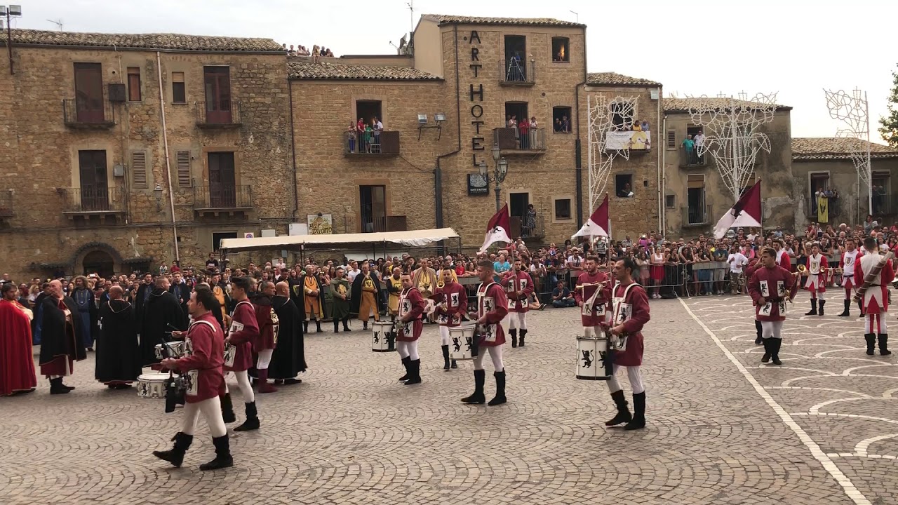Tamburi di Plutia&Musici del magistrato dei quartieri insieme al LXIII palio dei normanni