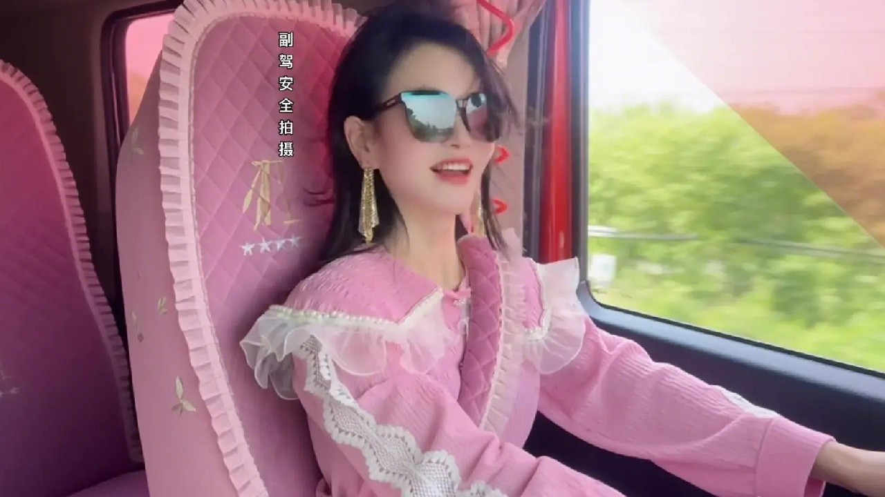 90后美女大货车司机连着两天不停歇，到达卸货场地老板不敢认？【90后卡车夫妻】