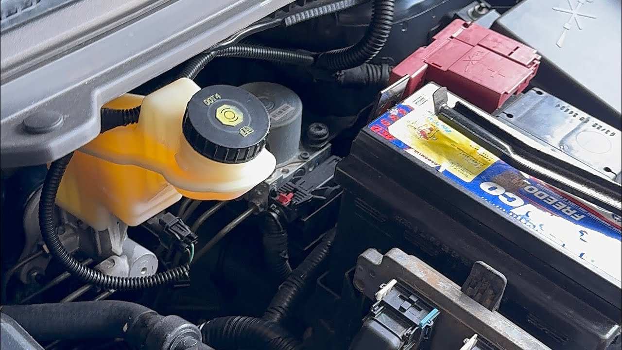 Limpeza e sangria do sistema de freio Chevrolet Prisma