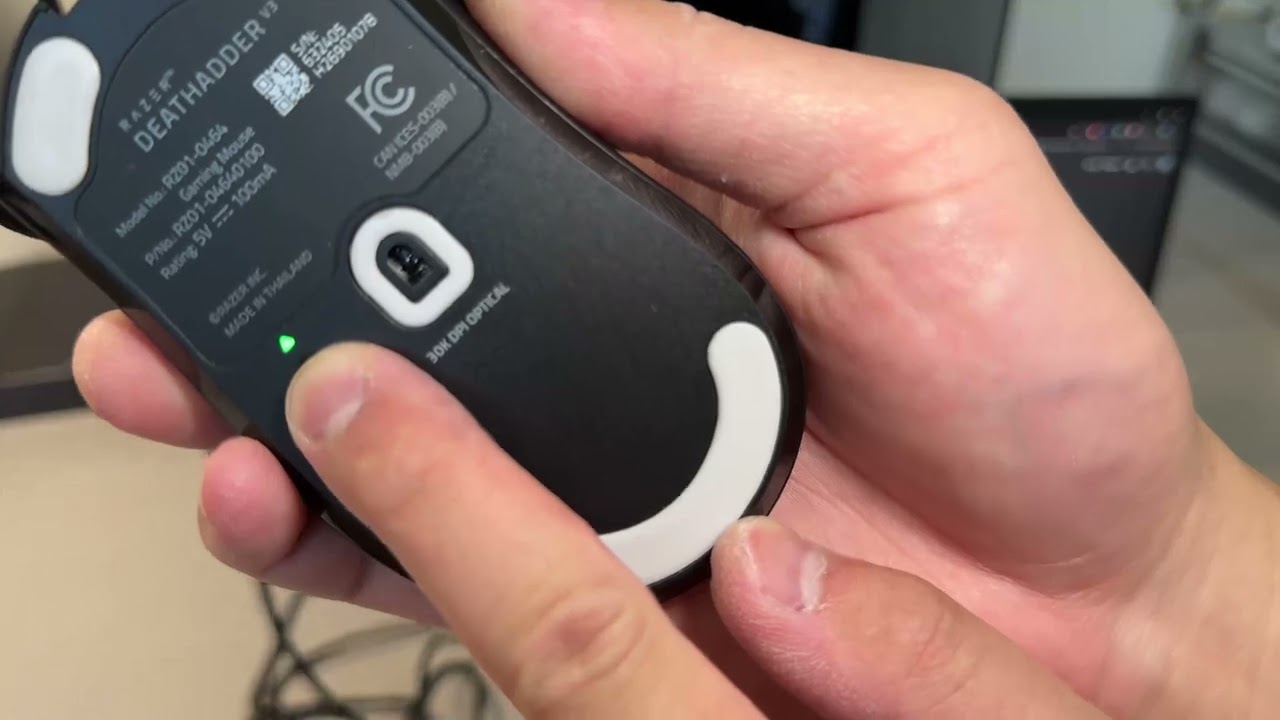 Razer Deathadder V3 mouse unboxing