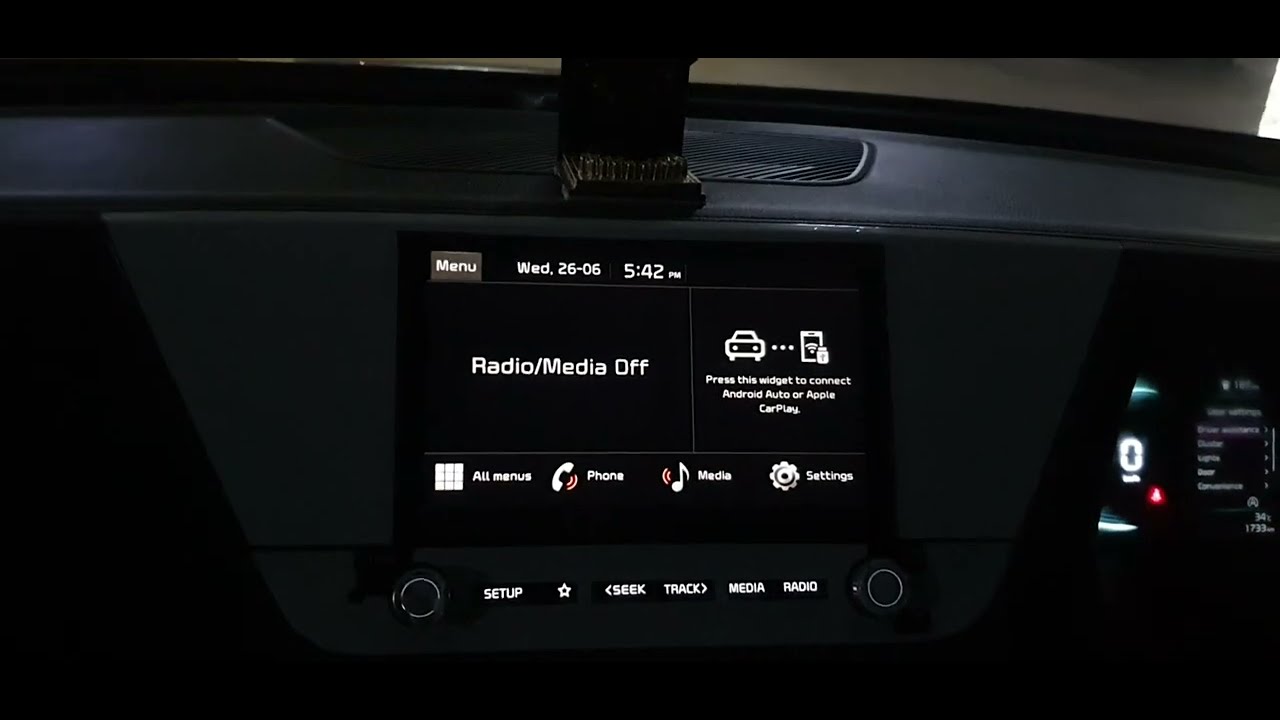 Kia Carens - Infotainment System (Kia Carens Prestige Options Model 2024)